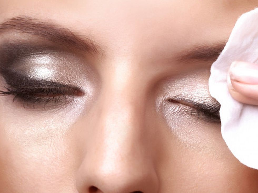 Какво се случва с кожата ви, когато не си триете грима