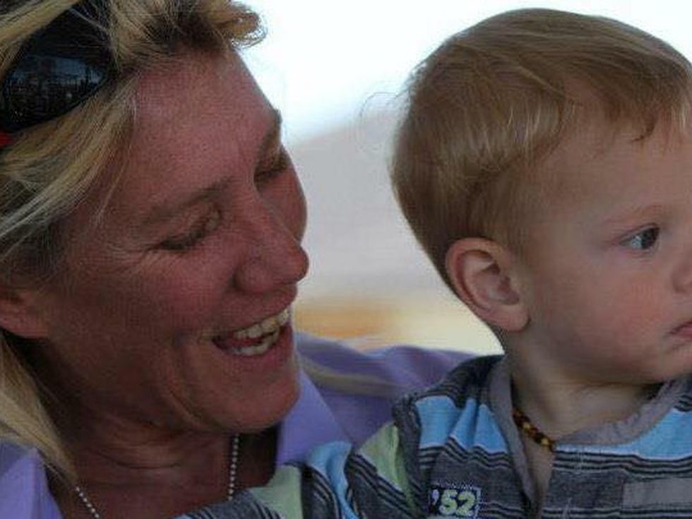 Тя разкри защо все още кърми 7-годишния си син