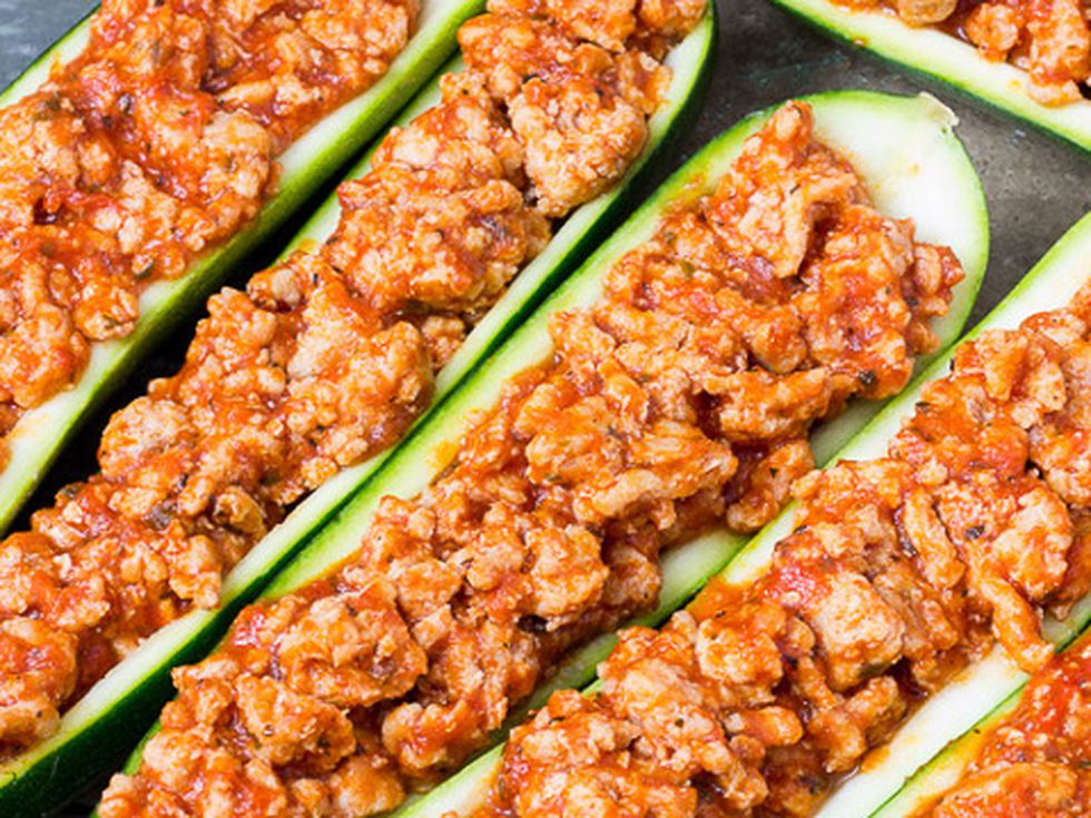 Пълнени тиквички с пилешко месо по мексикански