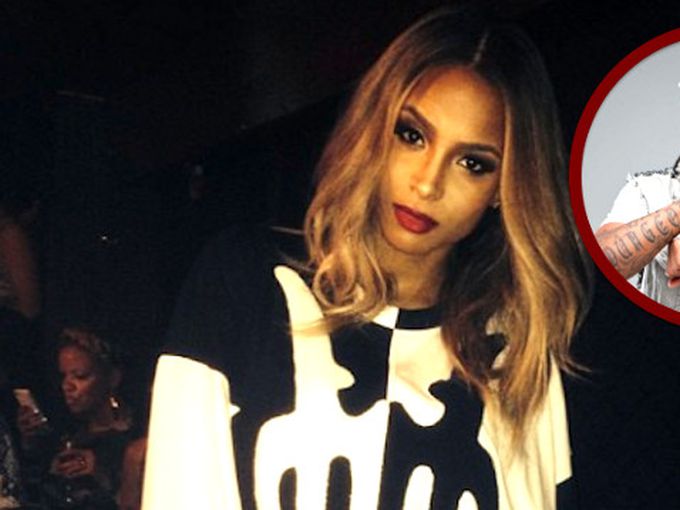 Сиара носи дрехите на любимия си