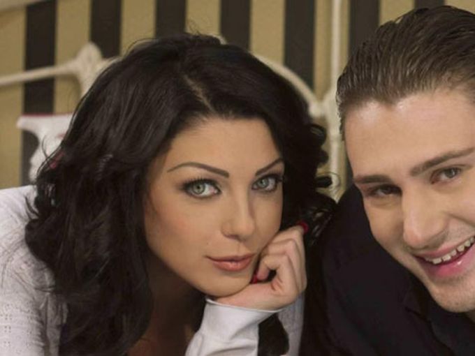 Емануела се развежда заради изневери