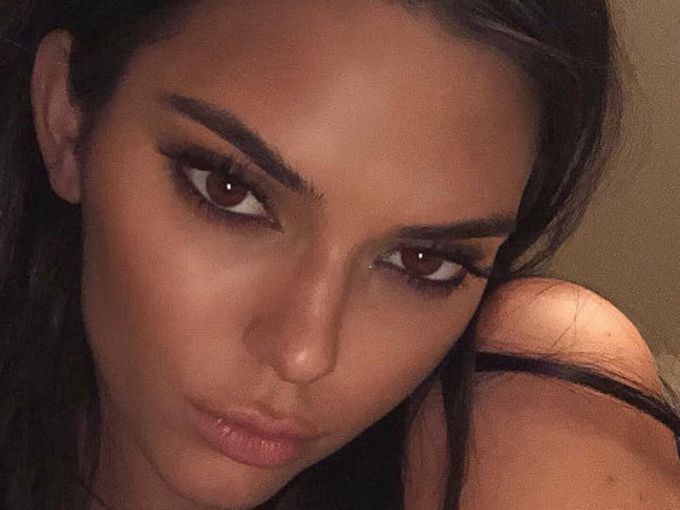 Кендъл Дженър опасно близо до брата на Джиджи Хадид