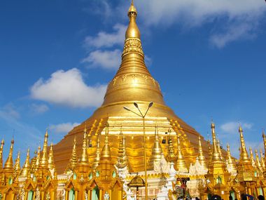 Мианмар: Земя на злато и просещи детски ръце