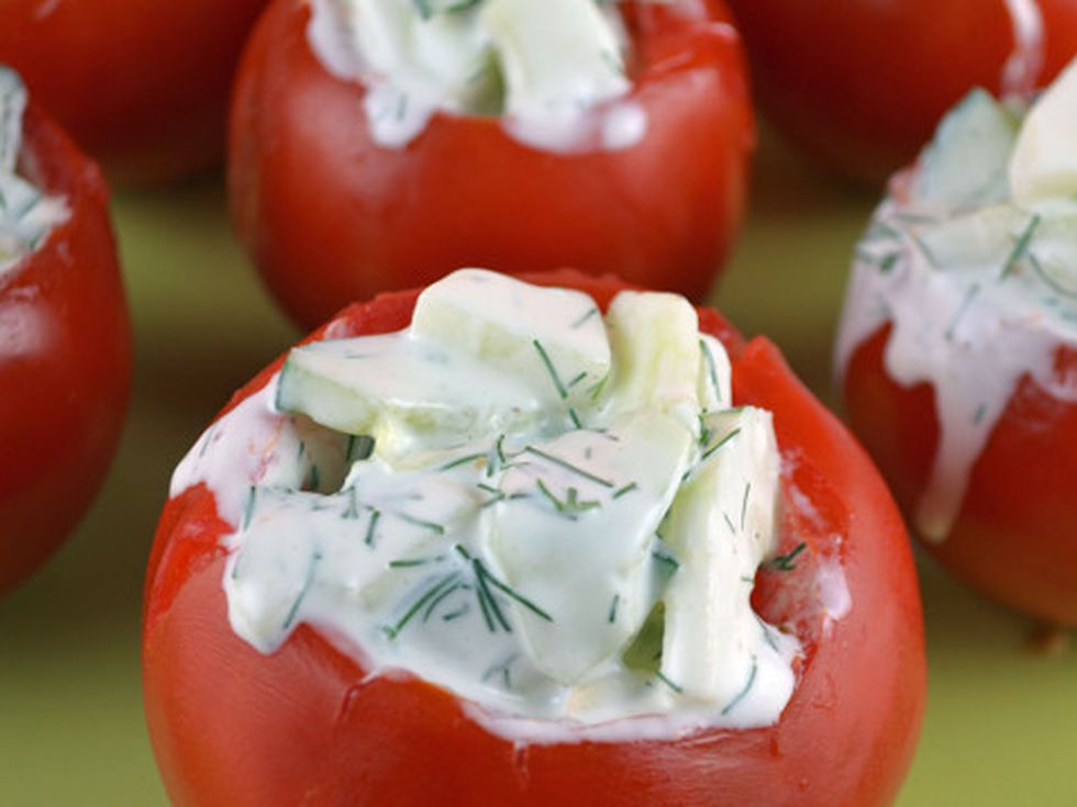 Вкусни и свежи пълнени домати
