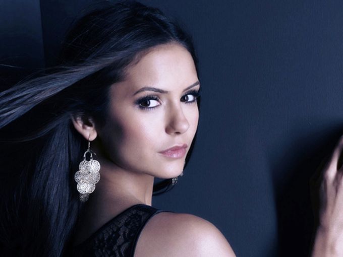 Вижте новата прическа на Нина Добрев