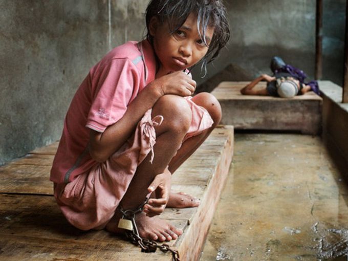 Шокиращи снимки на лудници в Индонезия (18+)