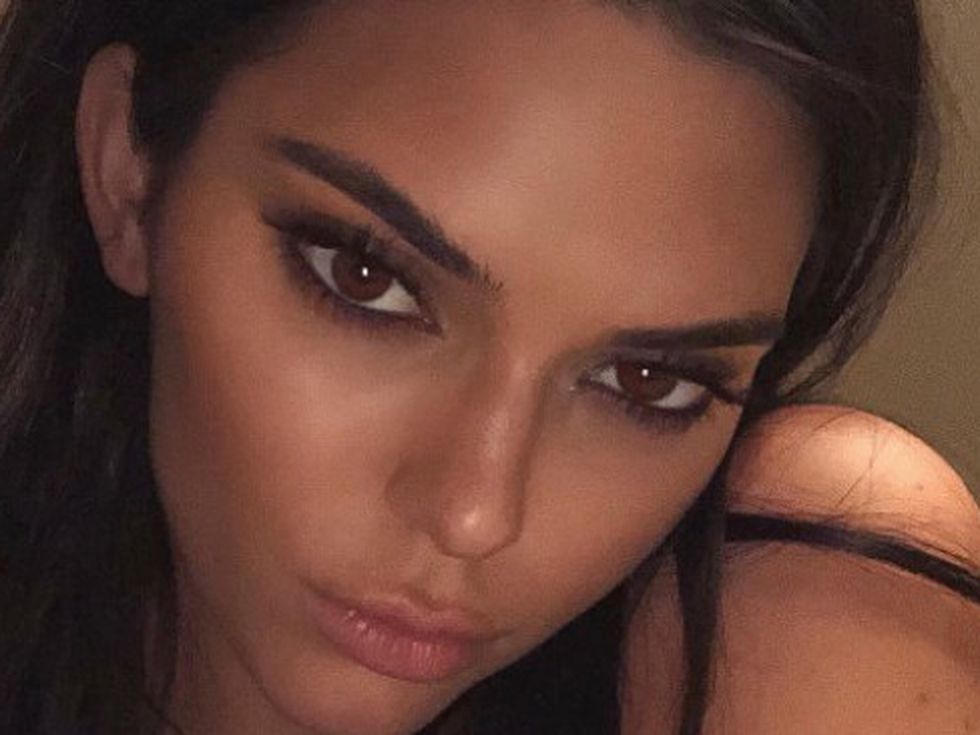 Кендъл Дженър по-гола и изкусителна от всякога за корицата на Vogue