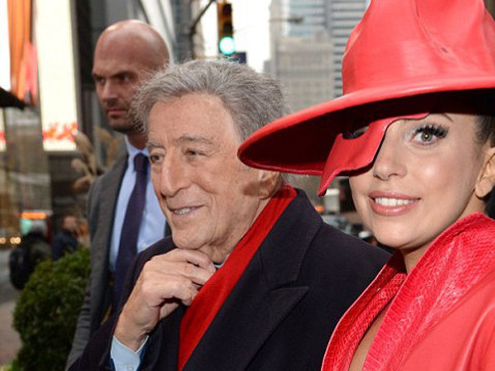 Гага: Украсявам си елхата