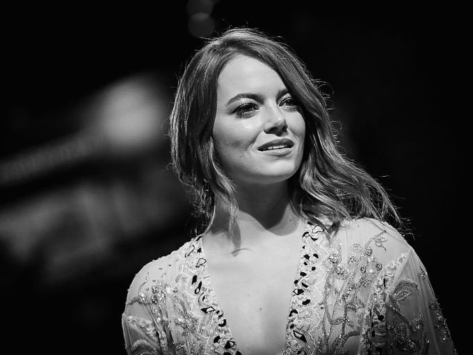 Ема Стоун премина в отбора на брюнетките