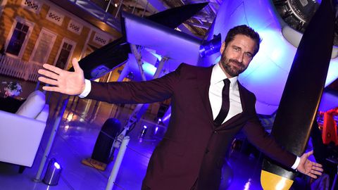 Мъжкар смелчага хулиган Това е той Джерард Бътлър Днес