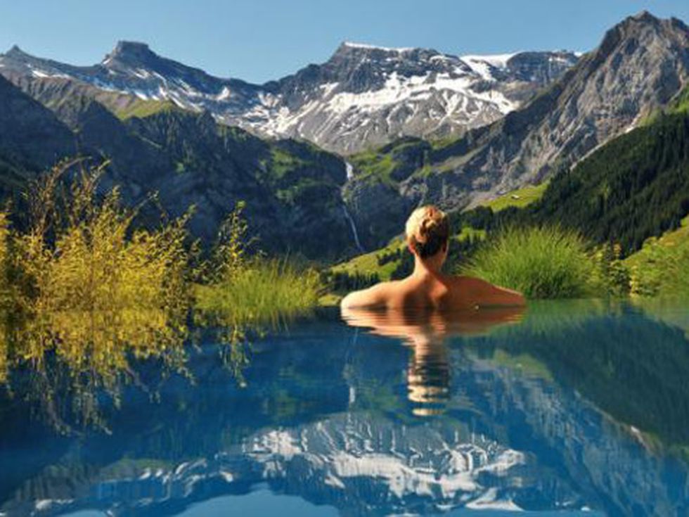 15 прекрасни басейна, водещи към безкрайността