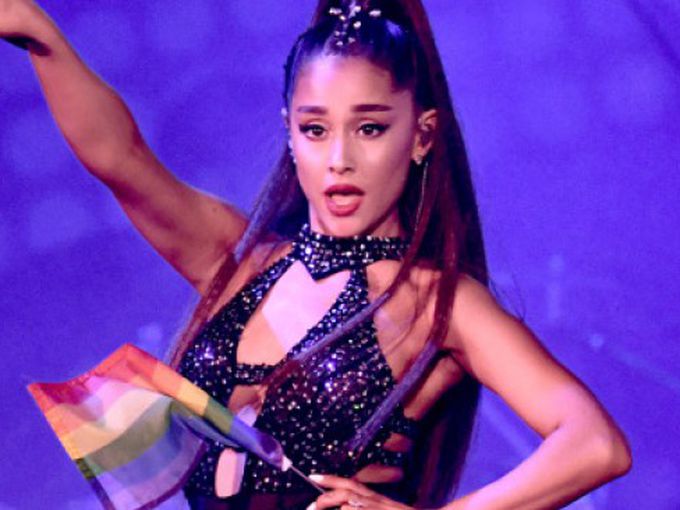Защо Коледата е нагоре с краката за Ариана Гранде?(Снимка)