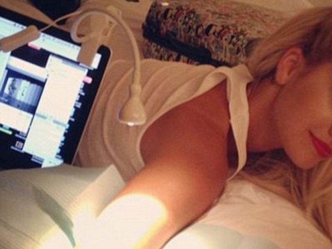 Вижте новата татуировка на Рита Ора