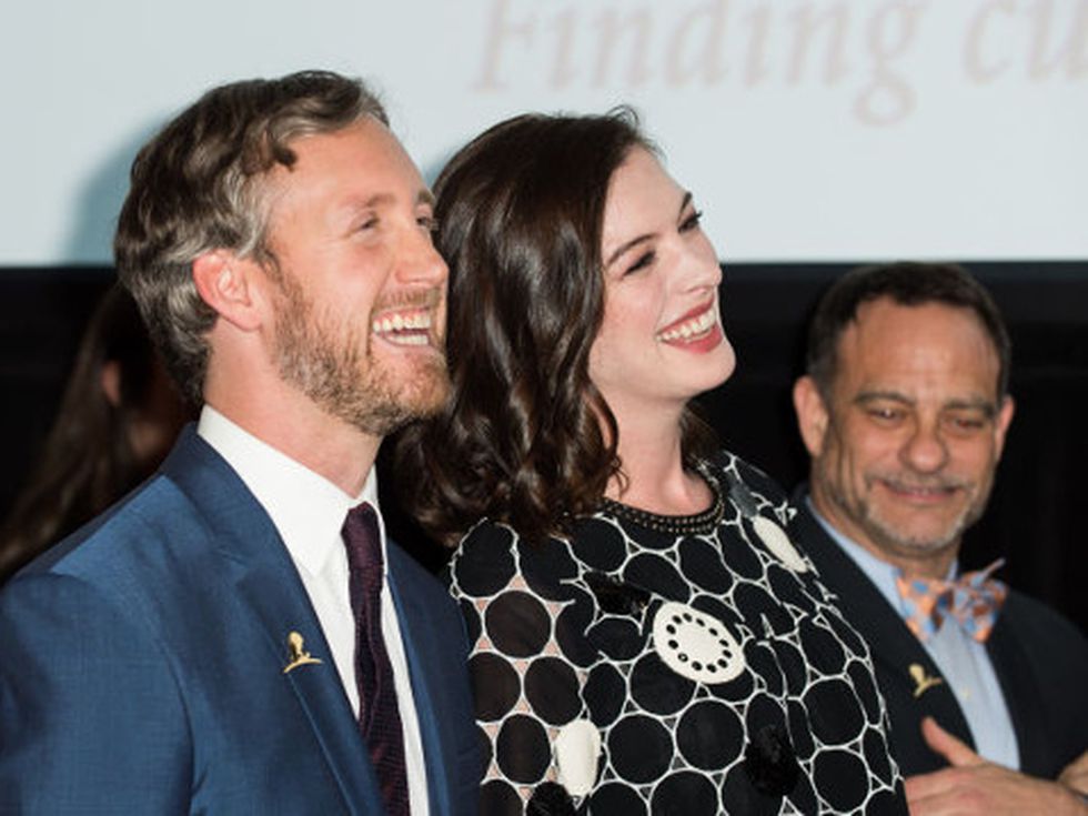 Ан Хатауей за първи път бременна на червения килим