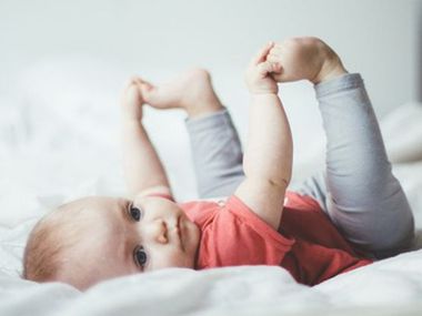 Защо бебетата трябва винаги да спят по гръб