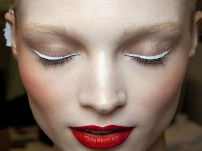 Бялото е ново черно – бялата очна линия