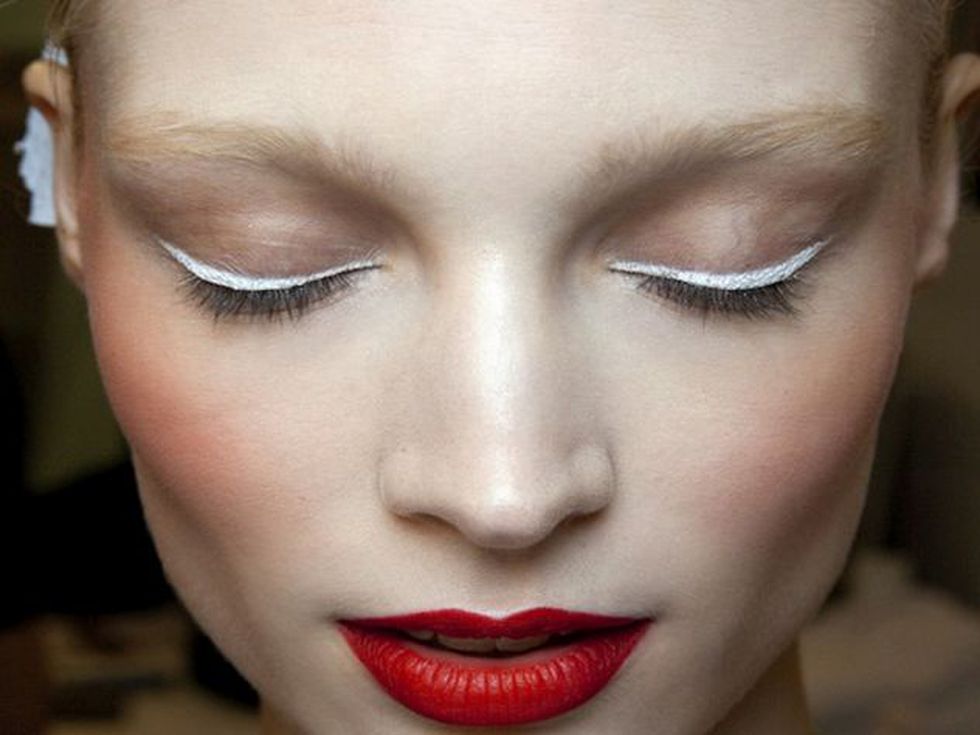 Бялото е ново черно – бялата очна линия