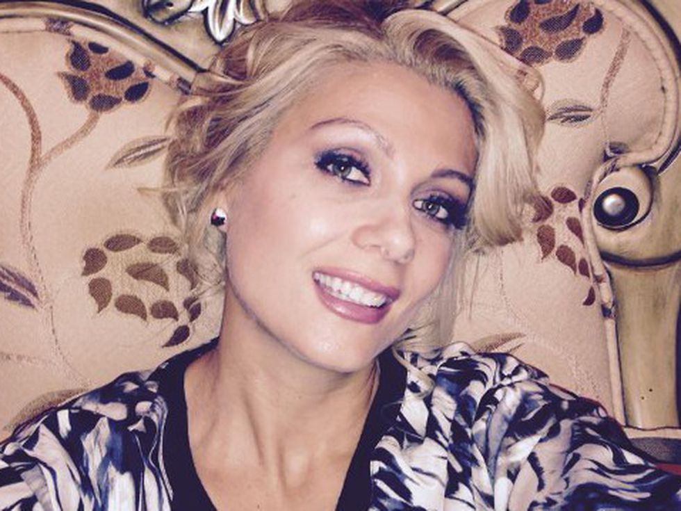 Вижте Венета Райкова на абитуриентския й бал