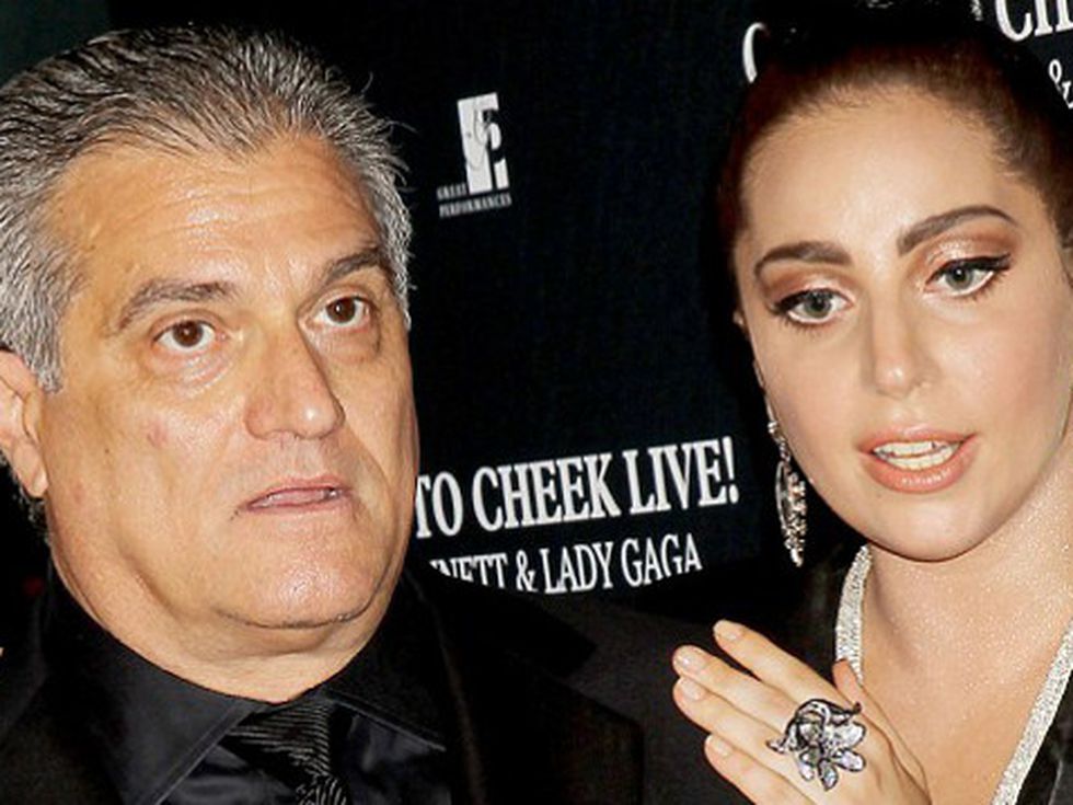 Лейди Гага направи баща си иконом