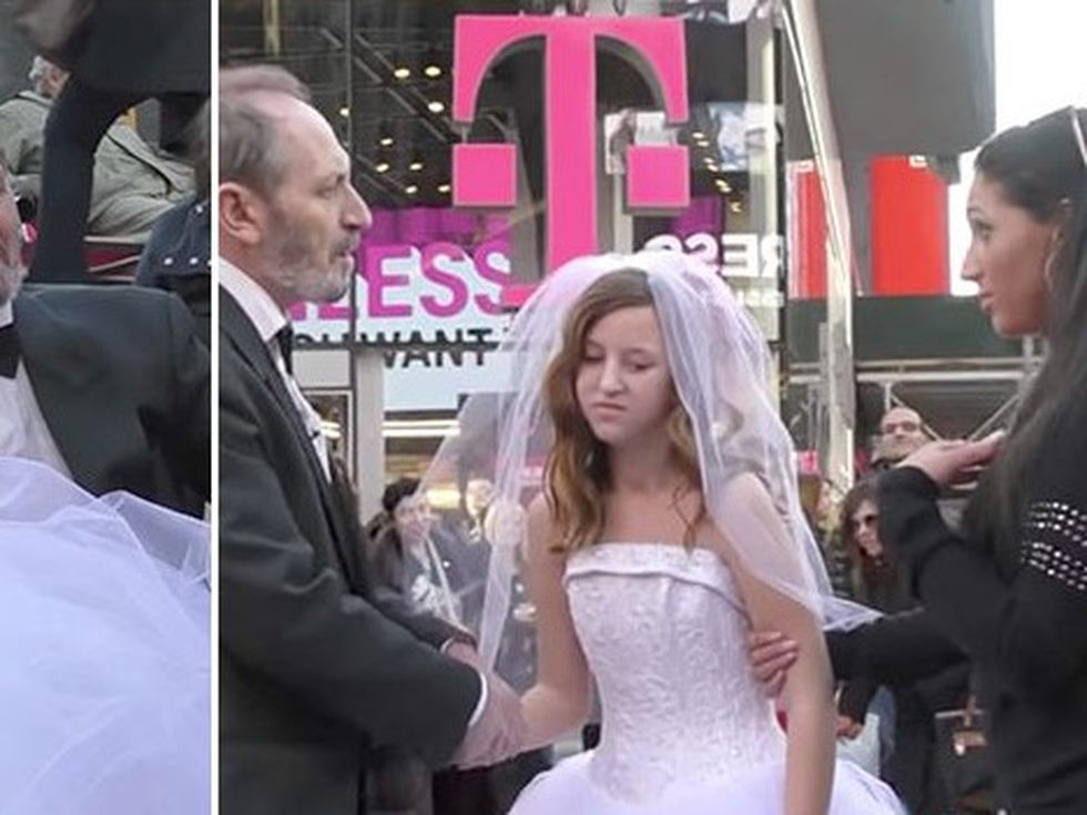 Той е на 65, тя на 12. Вижте реакцията на женитбата им! (Видео)