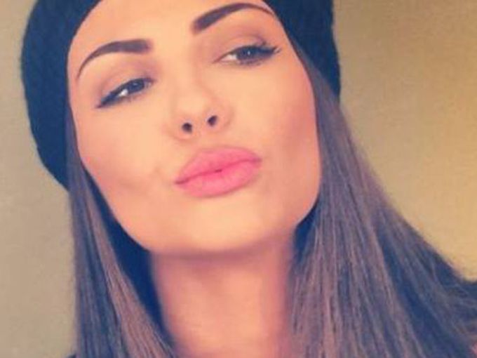 Николета се оля, облече дъщеря си в кожено палто