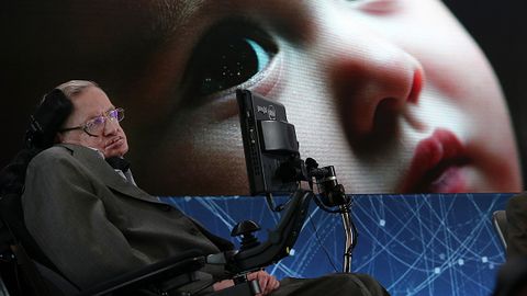 Професор Стивън Хокинг вероятно е единственият човек който би могъл