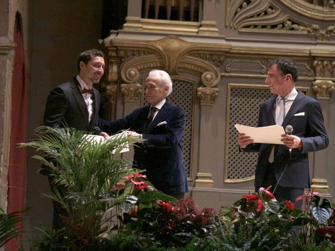 Хосе Карерас ще включи българи на последния си концерт в България