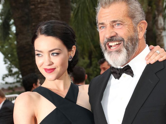 Младото гадже на Мел Гибсън е бременно от него