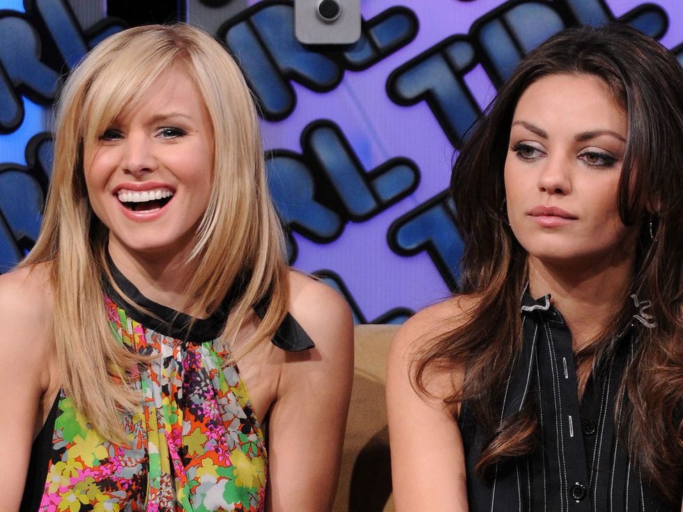 Най-добри приятелки: Кристен Бел и Мила Кунис с еднакви прически