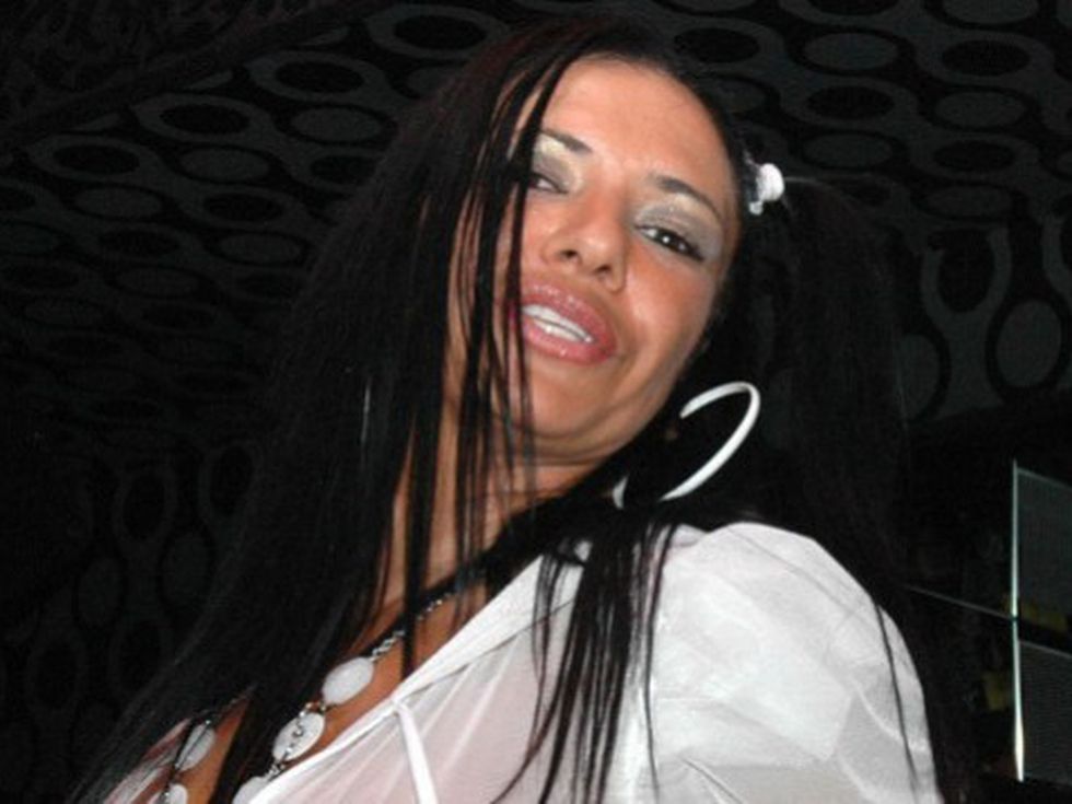 Анита Мейзър ляга под ножа