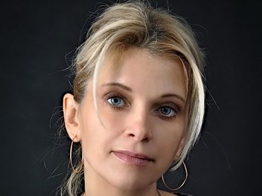 Хванах съпруга си да изневерява с колежка, голяма колкото дъщеря ни