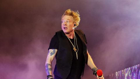 Гореща София понеделник съмнително празнична атмосфера в центъра на града