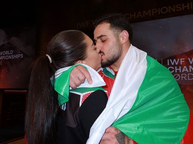 Като в приказка: Красивата Александра в уникална рокля и в прегръдките на Карлос Насар (Снимки)