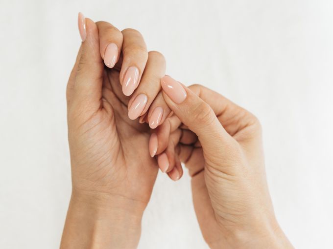 Маникюрът "Млечнорозово": Тенденцията, която богатите жени ще обожават и през 2026 г.