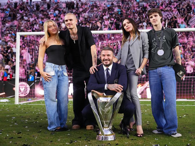 Открита война в семейство Бекъм: Бруклин блокира Дейвид и Виктория