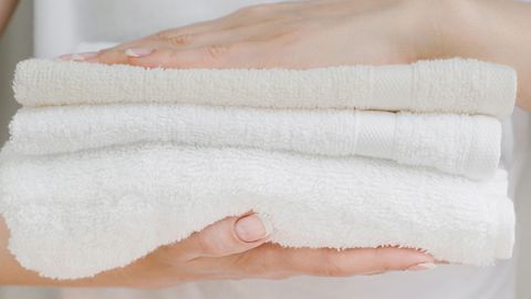 След душ хавлиената кърпа ви обгръща с мекота и топлина
