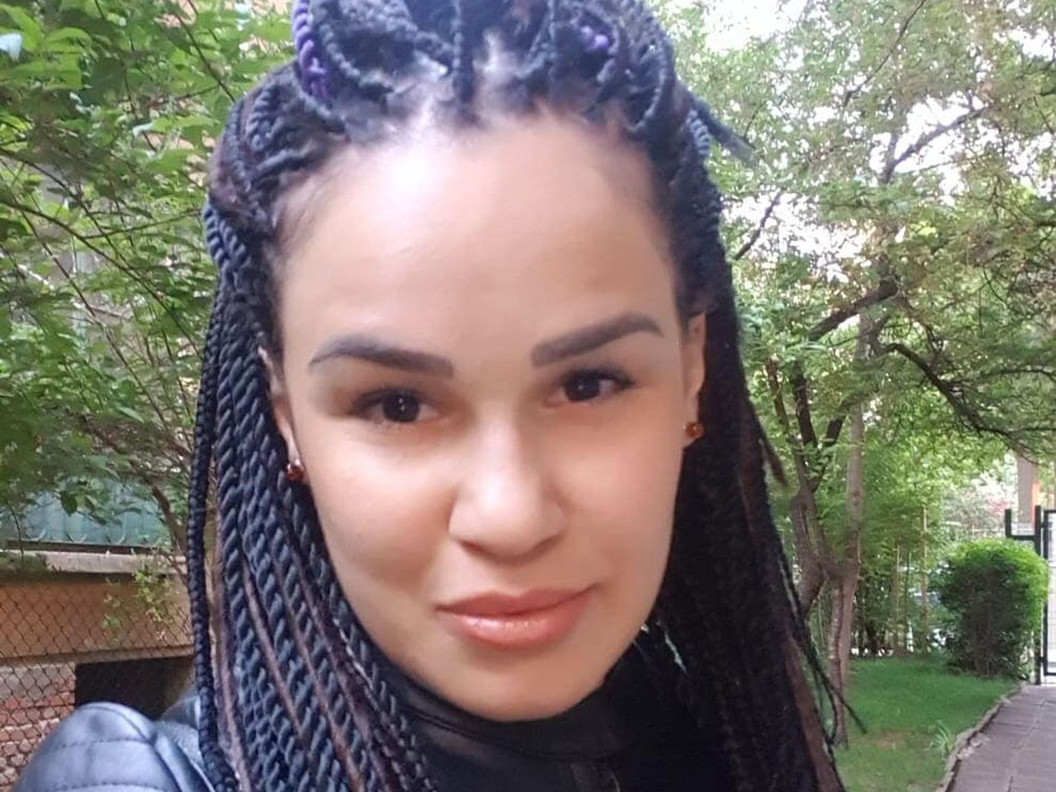 Стефани от "Хелс китчън" пуска лайв, на който ще каже цялата истина за побоите и клиповете