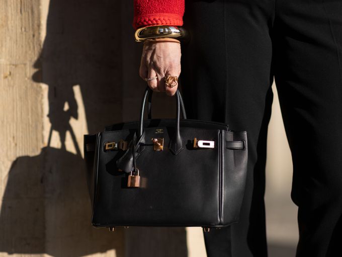 Hermès проверява клиентите си по адрес преди продажба