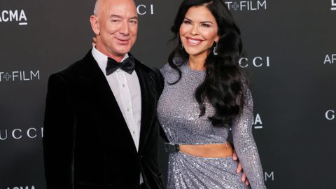 Една от 27 те сватбени рокли на Лорън Санчес на стойност