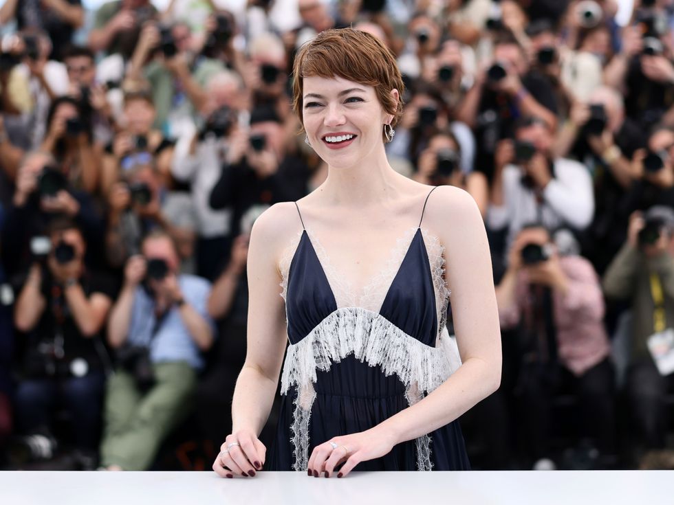 Ема Стоун е неузнаваема: Феновете ѝ коментират, че има „ново лице“