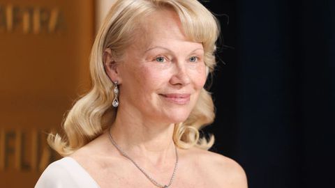 57 годишната Памела Андерсън отново привлече интереса към себе си Този