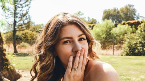 Юли носи не само горещо слънце но и космическа енергия