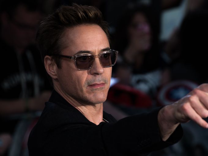 Робърт Дауни Джуниър използва лъва в герба на България за реклама на нова лента