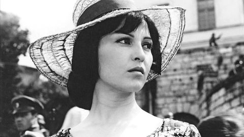 Наричат я актрисата – картина Красотата ѝ бликаща от дълбоките