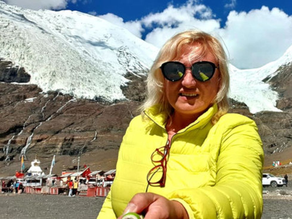 Жената на Цецо Елвиса покори глетчер в Тибет