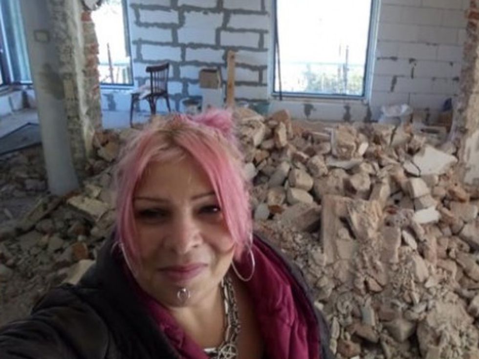 Рокпевицата Милена пропадна в дълбок канал