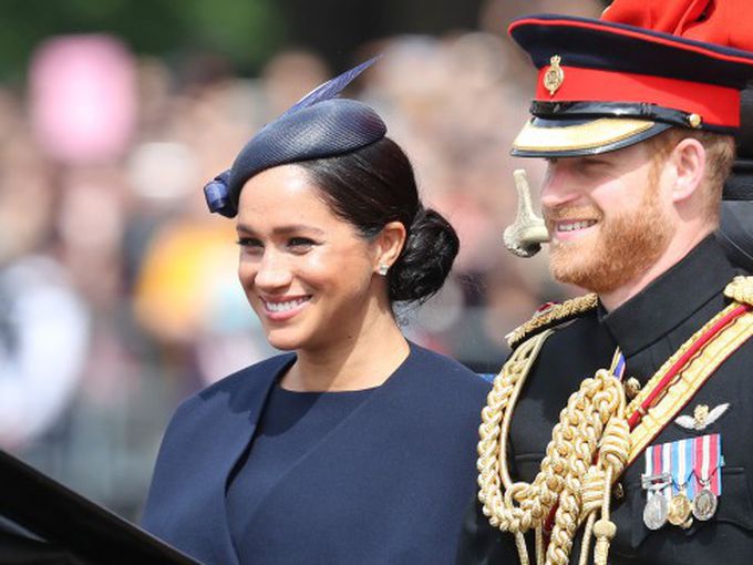 Меган и Хари могат да се сбогуват с титлите си на херцози?