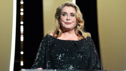 Тя е олицетворение на естествената красота фината женственост изисканата елегантност