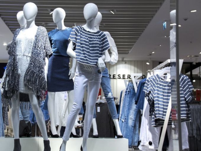 Да се заклещиш в рокля и да умреш от задушаване в пробната... Суетата иска жертви