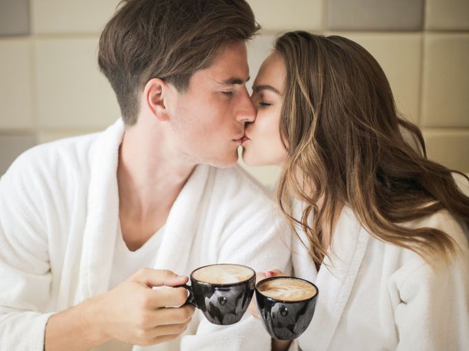 Скорпиони, днес ще изживеете магически моменти в любовта. Специален ден за Везните